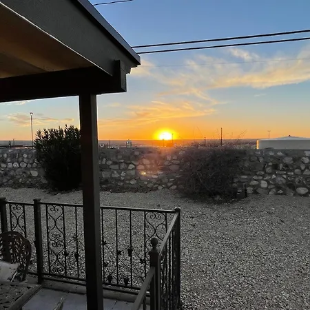 The Hummingbird Sunset Home, West Side